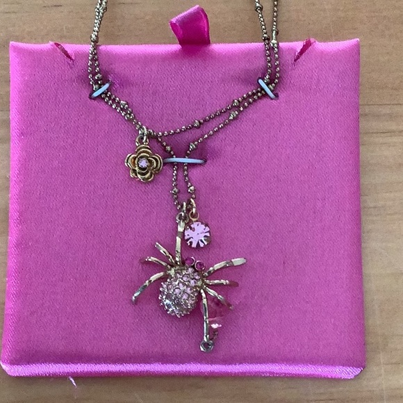 NWT Betsey Johnson gold and pink spider necklace. - Picture 3 of 4